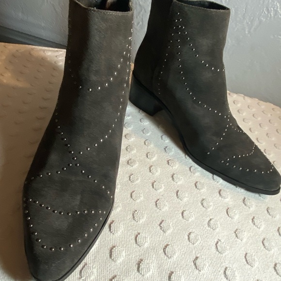 GREY CITY WOMEN'S WENDY STUDDED BOOTIE,IRON GREY - Picture 3 of 16